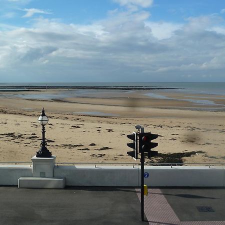 Beachview Guest House Accommodations Margate Exterior photo