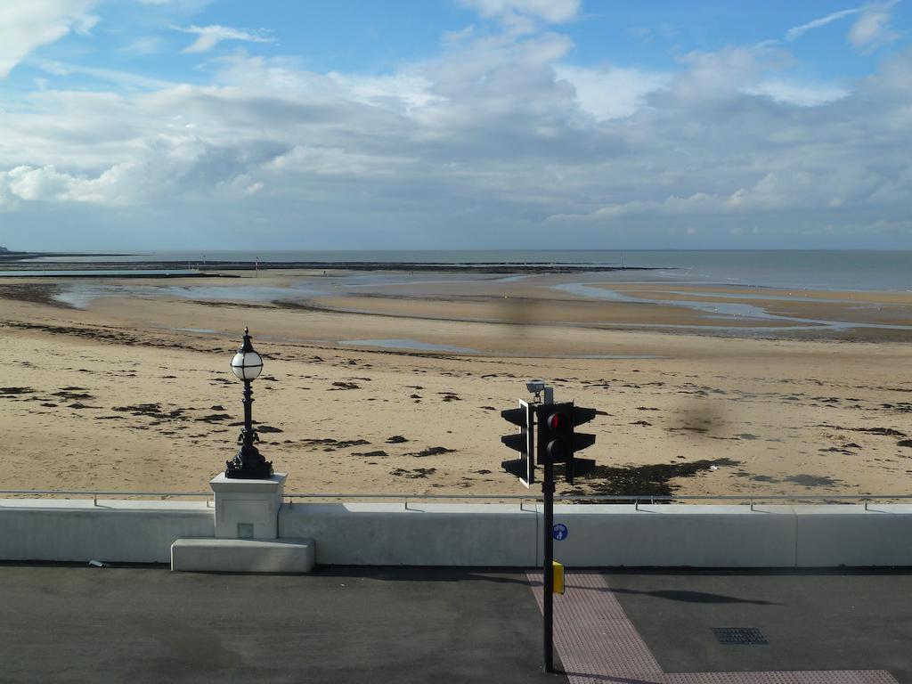 Beachview Guest House Accommodations Margate Exterior photo