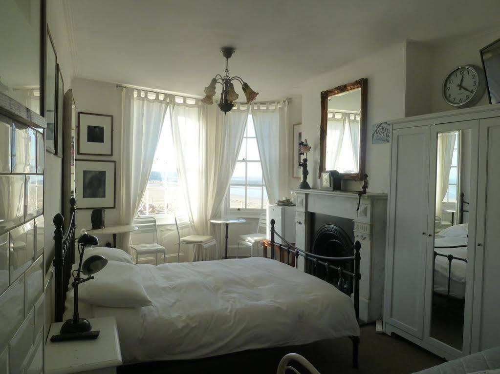Beachview Guest House Accommodations Margate Exterior photo
